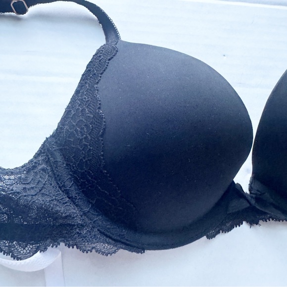 Victorias Secret 2 x Dream Angels Push up Bras in White & Black Lace - Picture 2 of 16